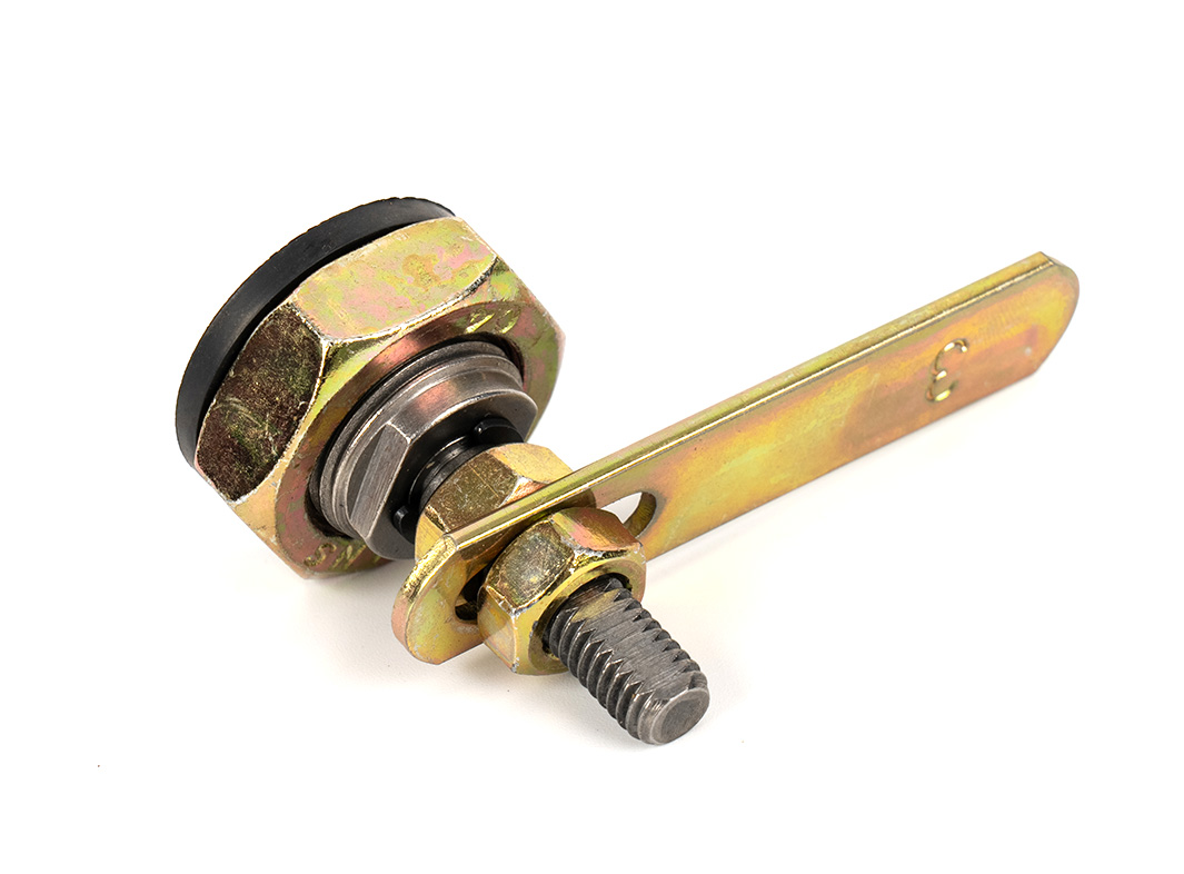 Pemasangan Kunci Segitiga untuk Pintu Lantai